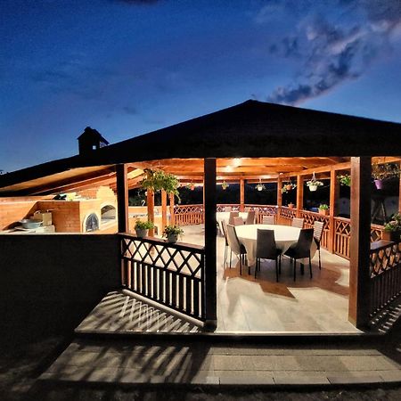 Conacul Lui Bulica Hotel Novaci-Străini Kültér fotó