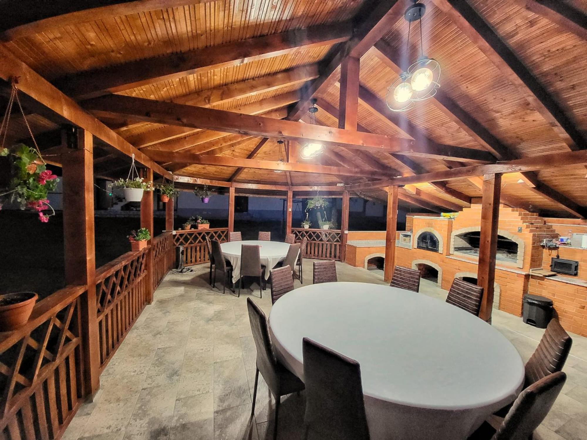 Conacul Lui Bulica Hotel Novaci-Străini Kültér fotó