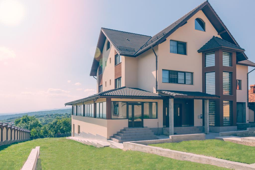 Conacul Lui Bulica Hotel Novaci-Străini Kültér fotó