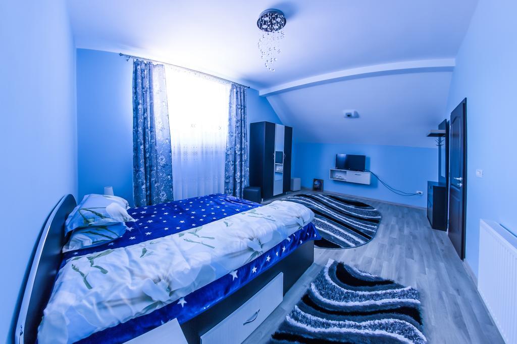 Conacul Lui Bulica Hotel Novaci-Străini Kültér fotó