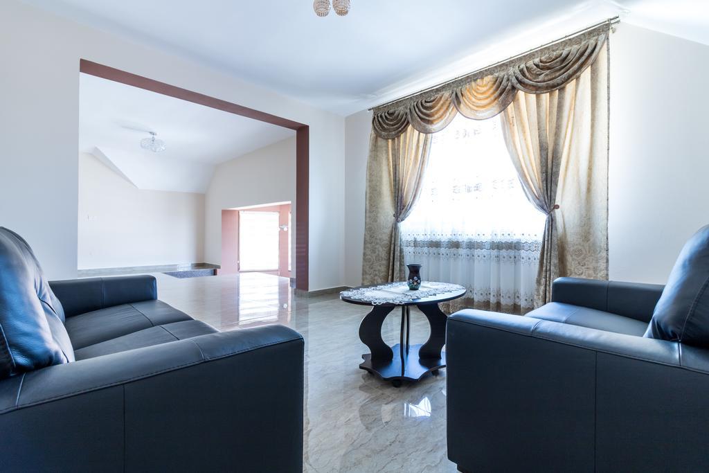 Conacul Lui Bulica Hotel Novaci-Străini Kültér fotó