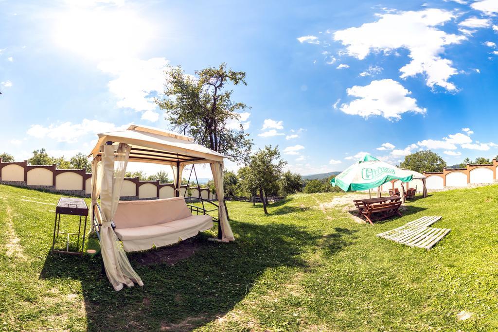 Conacul Lui Bulica Hotel Novaci-Străini Kültér fotó