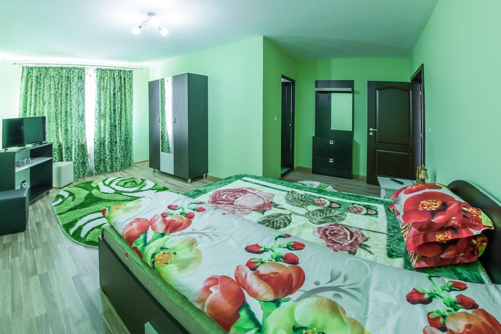 Conacul Lui Bulica Hotel Novaci-Străini Kültér fotó