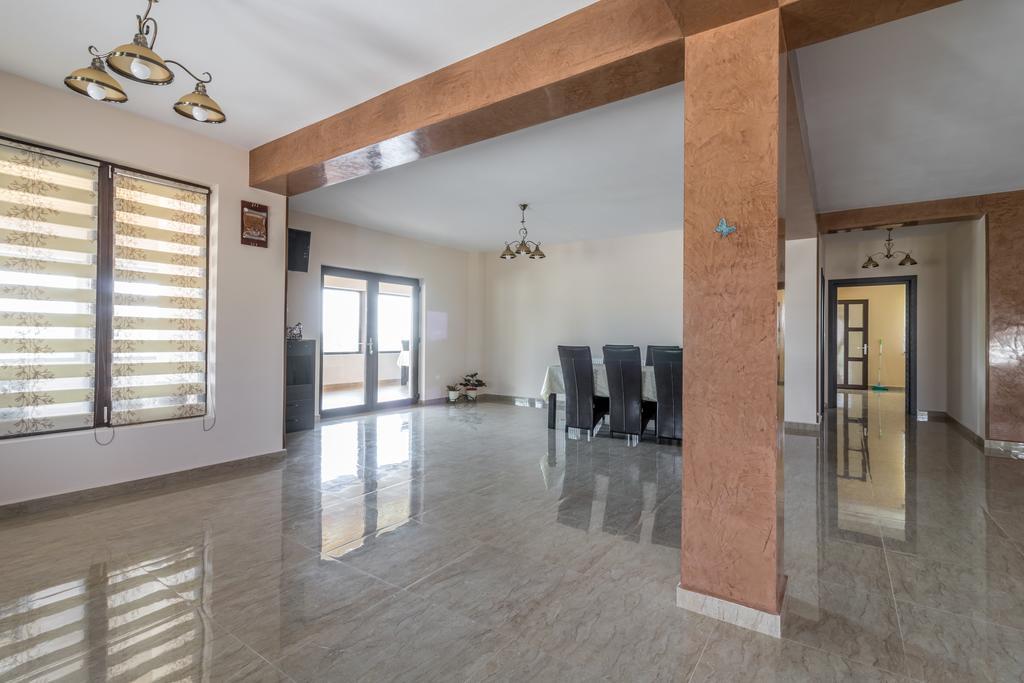 Conacul Lui Bulica Hotel Novaci-Străini Kültér fotó